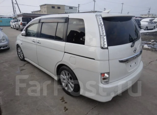 Toyota Isis. 11 ����