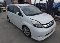 Toyota Isis. 11 ����