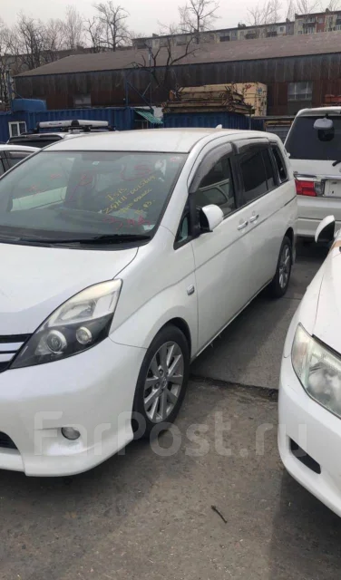 Toyota Isis. 11 ����