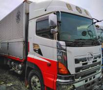 Hino 700 