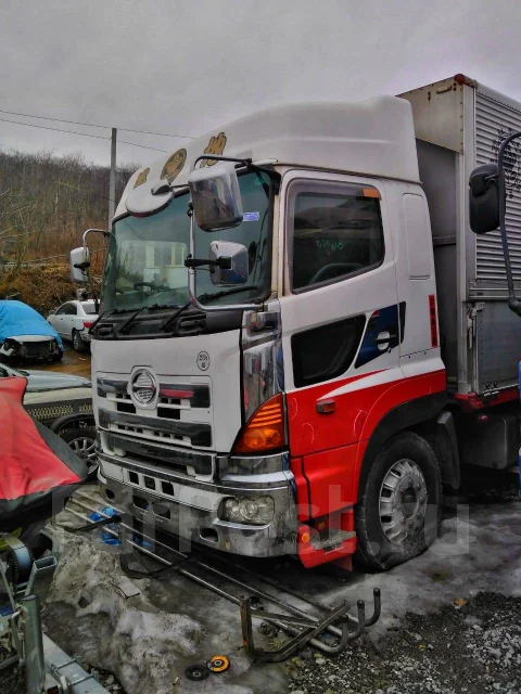 Hino 700 ����