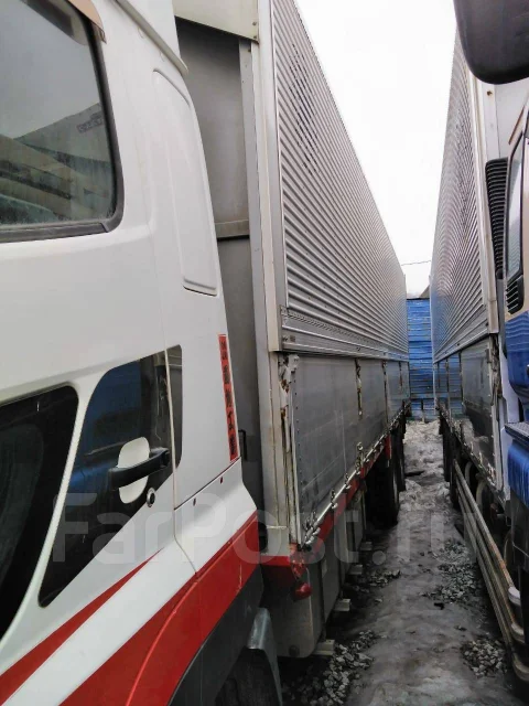 Hino 700 ����