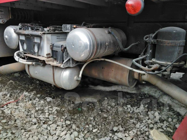 Hino 700 ����