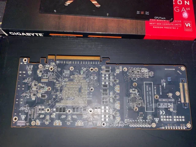 Radeon RX Vega 64 ����