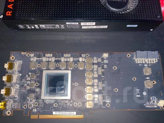 Radeon RX Vega 64 ����