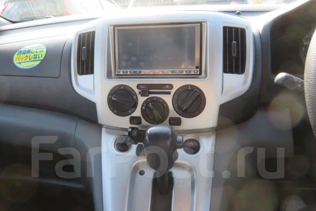 Nissan NV200 ����