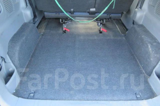 Nissan NV200 ����