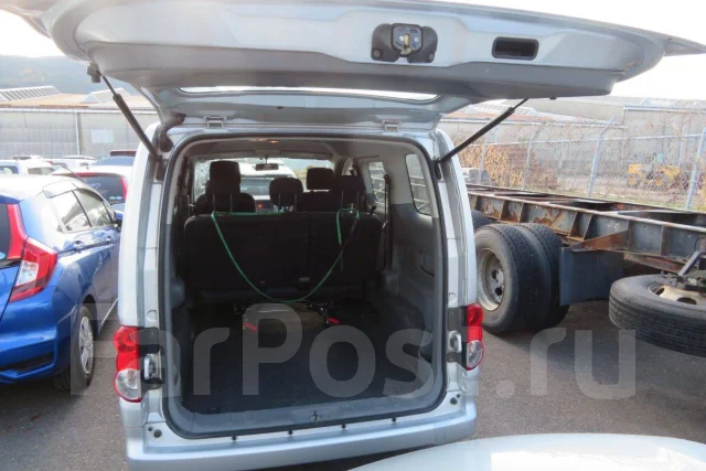 Nissan NV200 ����
