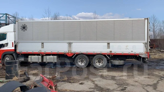 Hino 700 ����