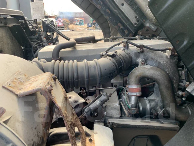 Hino 700 ����
