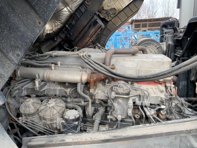 Hino 700 ����