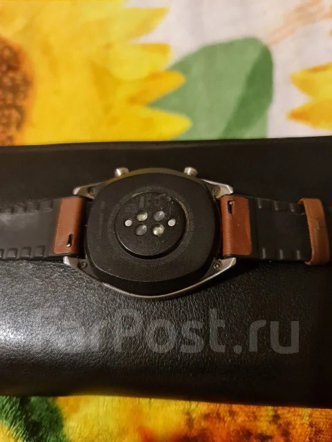 Huawei Watch GT. GPS, NFC, IP67, IP68 ����