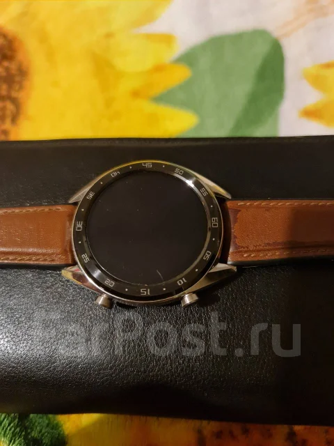 Huawei Watch GT. GPS, NFC, IP67, IP68 ����