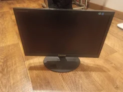 Samsung. 18" ����