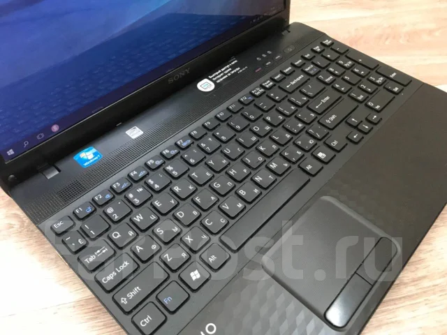 Sony VAIO. 15.6", 1,7����, ��� 4 ��, ���� 500���, WiFi: 1, Bluetooth: 1, ����������� �� 3��. ����