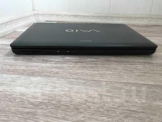 Sony VAIO. 15.6", 1,7����, ��� 4 ��, ���� 500���, WiFi: 1, Bluetooth: 1, ����������� �� 3��. ����
