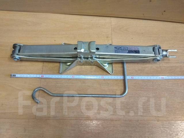 Ромбовидный винтовой домкрат