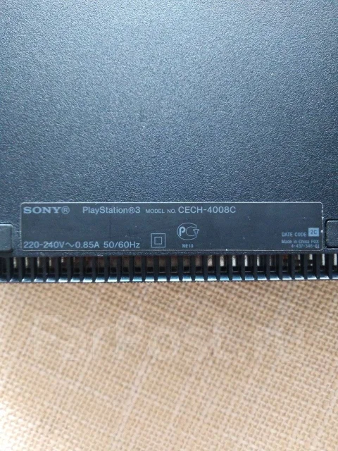 Sony PlayStation 3 Super Slim ����