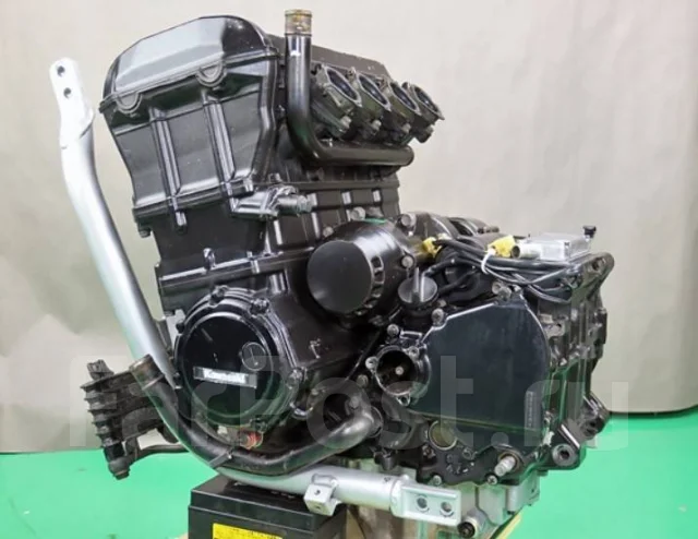 Двигатель кавасаки. Kawasaki zzr 1100 двигатель. Двигатель кавасаки gpz 400. Двигатель кавасаки ззр 400. Двигатель кавасаки zx1100.