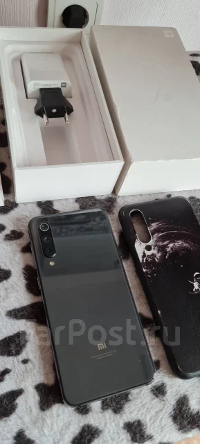 Xiaomi Mi9 SE. �����, ������, 3G, 4G LTE, 5G, Dual-SIM, NFC ����