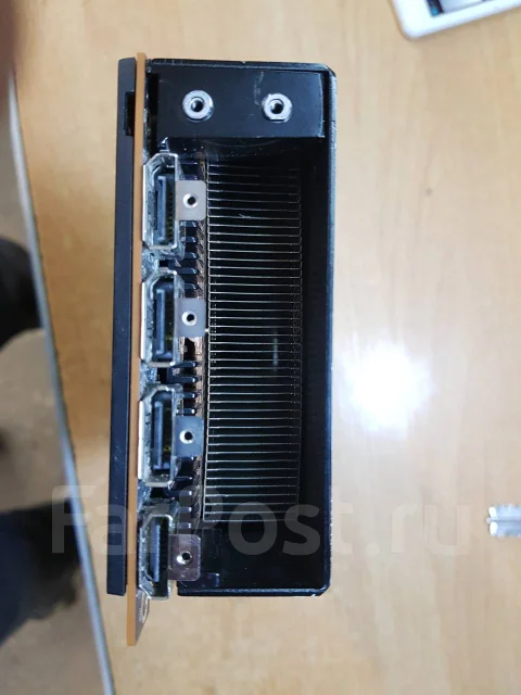 Radeon RX Vega 64 ����