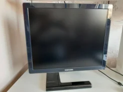 Samsung. 19" ����