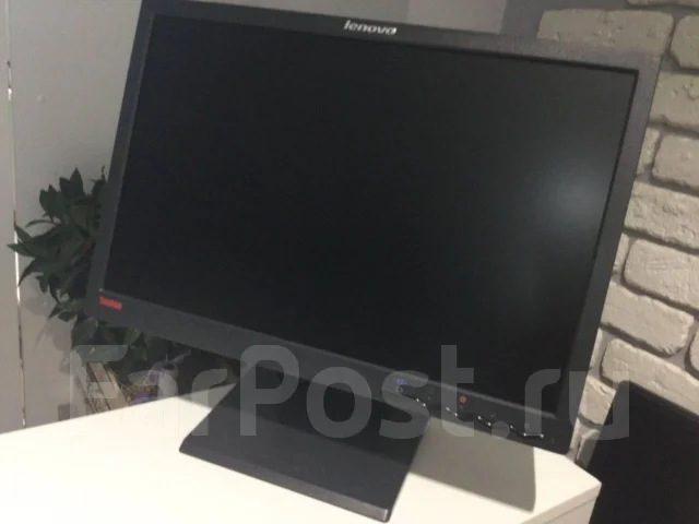Lenovo. 19" ����