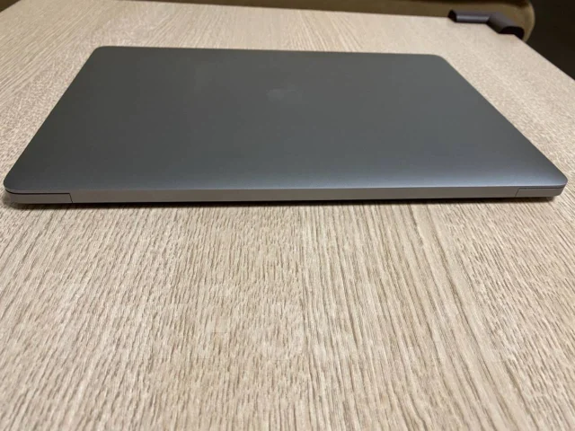 Apple MacBook Pro 13 2017 Mid MPXQ2. 13.3", 2,3����, ��� 8 ��, ���� 128���, WiFi: 1, Bluetooth: 1, ����������� �� 10��. ����