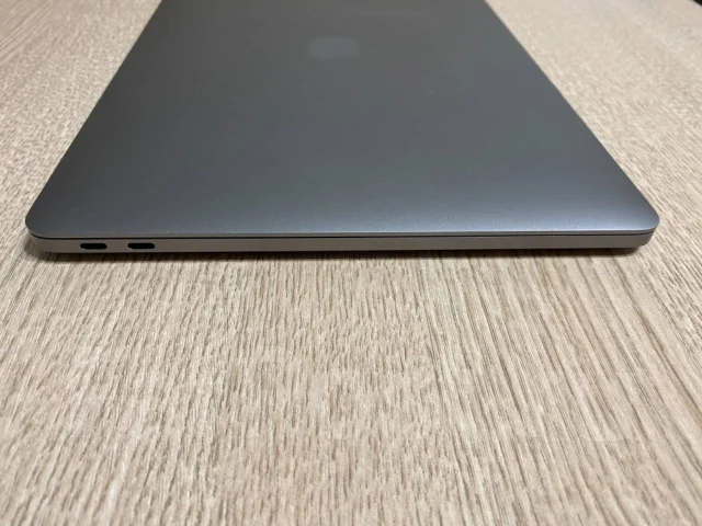Apple MacBook Pro 13 2017 Mid MPXQ2. 13.3", 2,3����, ��� 8 ��, ���� 128���, WiFi: 1, Bluetooth: 1, ����������� �� 10��. ����