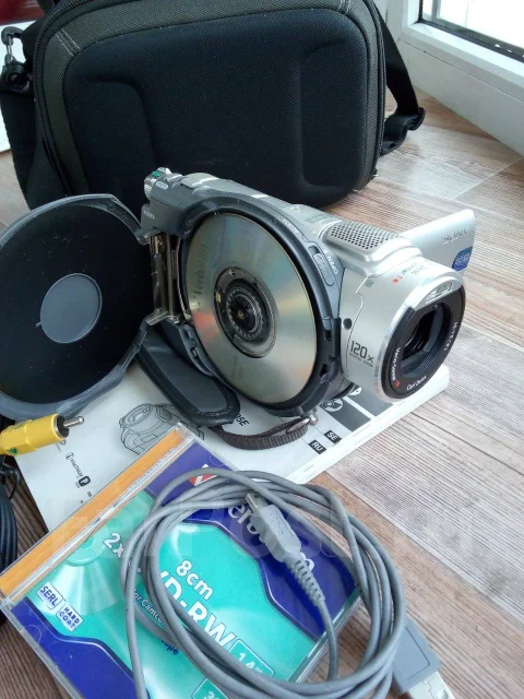 Sony DCR-DVD405E. ����� 4-� ��, � ���������� ����