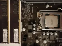 Intel Core i3-8100 ����
