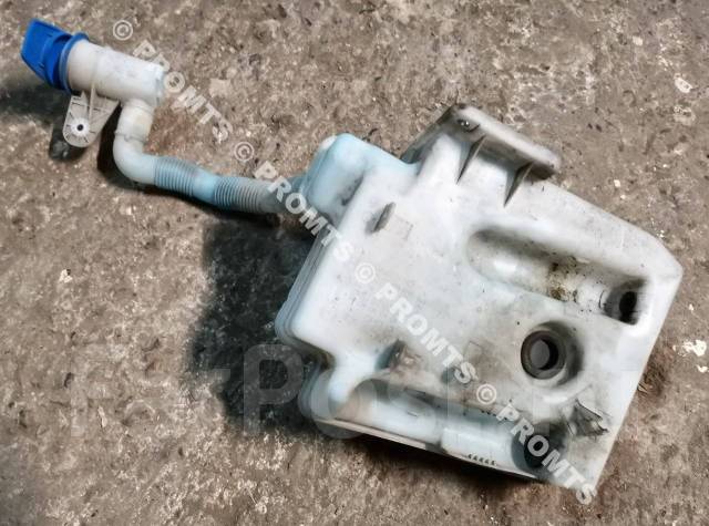 Бачок омывателя skoda yetti 2013. Форсунка омывателя шкода йети. Форсунка омывателя шкода йети. Моторчик для омывателя лобового шкода йети. Омывательный бачок шкода етти.