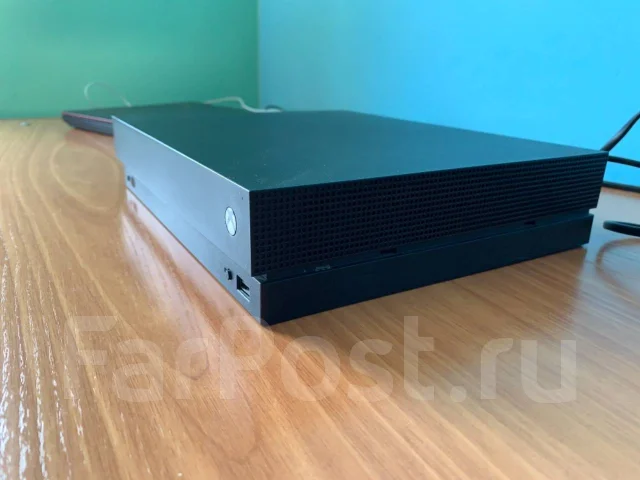 Microsoft Xbox One X ����