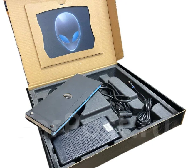 Dell Alienware M17x. 17", 2,4����, ��� 4 ��, ���� 256���, WiFi: 1, Bluetooth: 1 ����