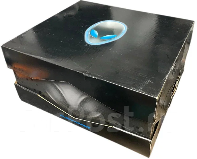Dell Alienware M17x. 17", 2,4����, ��� 4 ��, ���� 256���, WiFi: 1, Bluetooth: 1 ����