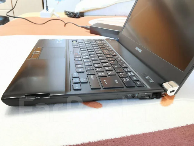 Toshiba Portege. 13.3", 3,2����, ��� 6 ��, ���� 250���, WiFi: 1, Bluetooth: 1, ����������� �� 5��. ����