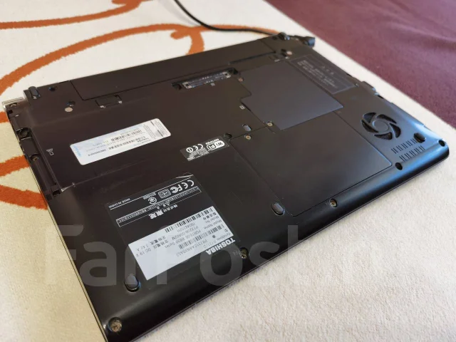 Toshiba Portege. 13.3", 3,2����, ��� 6 ��, ���� 250���, WiFi: 1, Bluetooth: 1, ����������� �� 5��. ����