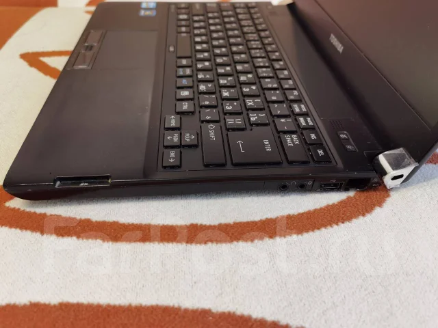 Toshiba Portege. 13.3", 3,2����, ��� 6 ��, ���� 250���, WiFi: 1, Bluetooth: 1, ����������� �� 5��. ����