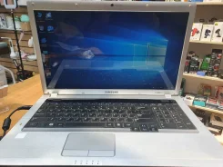 Samsung R730. 17.3", 2,4����, ��� 8 ��, ���� 320���, WiFi: 1, Bluetooth: 1, ����������� �� 3��. ����