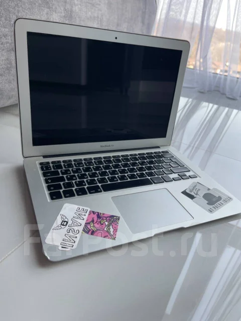Apple MacBook Air 13 2011 Mid. 13", 1,8����, ��� 4 ��, ���� 251���, WiFi: 1, Bluetooth: 1, ����������� �� 4��. ����
