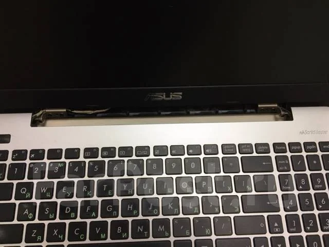 Asus X555L. 15.6", 2 400����, ��� 8 ��, ���� 1 000���, WiFi: 1, Bluetooth: 1, ����������� �� 1��. ����