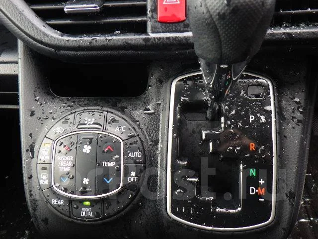 Toyota Voxy. ZRR85, 3ZR ����