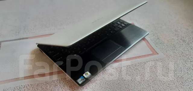 Asus Eee PC 1018P. 10", 1 833����, ��� 2048 ��, ���� 120���, WiFi: 1, Bluetooth: 1, ����������� �� 4��. ����