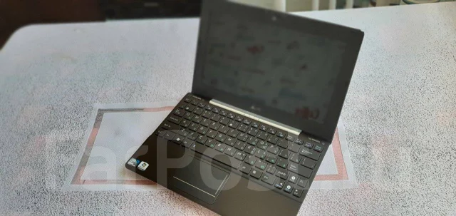 Asus Eee PC 1018P. 10", 1 833����, ��� 2048 ��, ���� 120���, WiFi: 1, Bluetooth: 1, ����������� �� 4��. ����