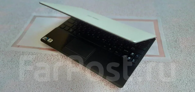 Asus Eee PC 1018P. 10", 1 833����, ��� 2048 ��, ���� 120���, WiFi: 1, Bluetooth: 1, ����������� �� 4��. ����