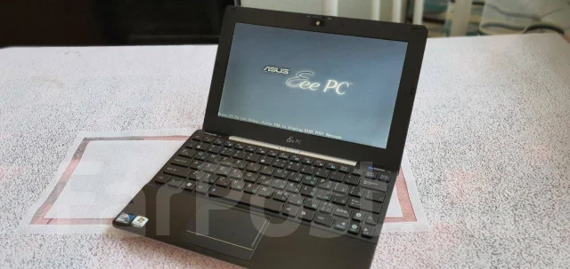 Asus Eee PC 1018P. 10", 1 833����, ��� 2048 ��, ���� 120���, WiFi: 1, Bluetooth: 1, ����������� �� 4��. ����