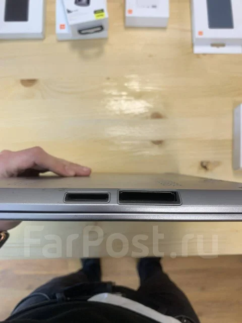 Dell Vostro V13. 13.3", 2����, ��� 4 ��, ���� 500���, WiFi: 1, Bluetooth: 1 ����