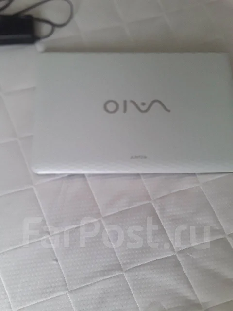 Sony VAIO. 17", 2,2����, ��� 4 ��, ���� 465���, WiFi: 1, Bluetooth: 1, ����������� �� 30��. ����