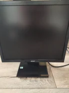 Acer. 17" ����