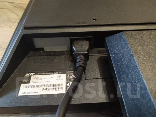Acer. 17" ����